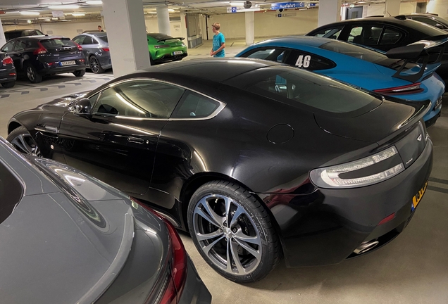 Aston Martin V12 Vantage Carbon Black Edition