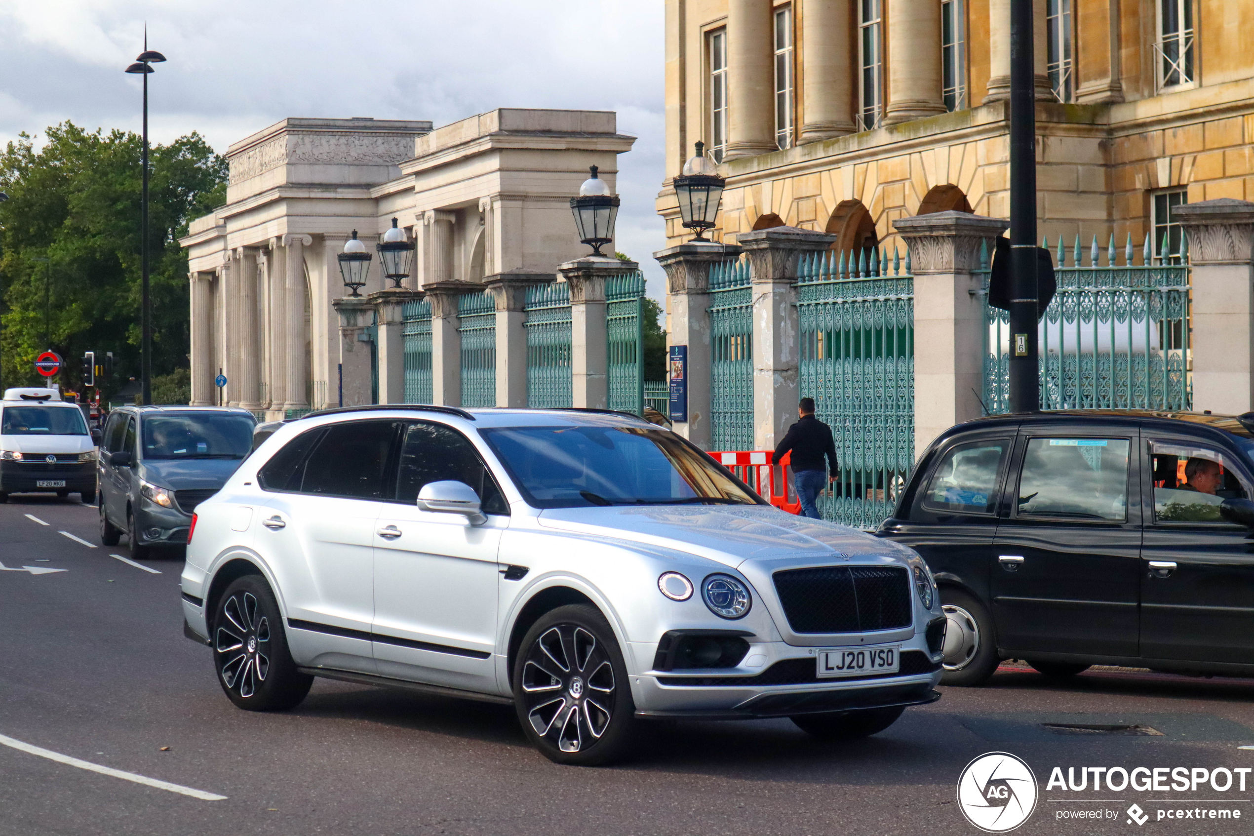 Bentley Bentayga V8 Huntsman Edition