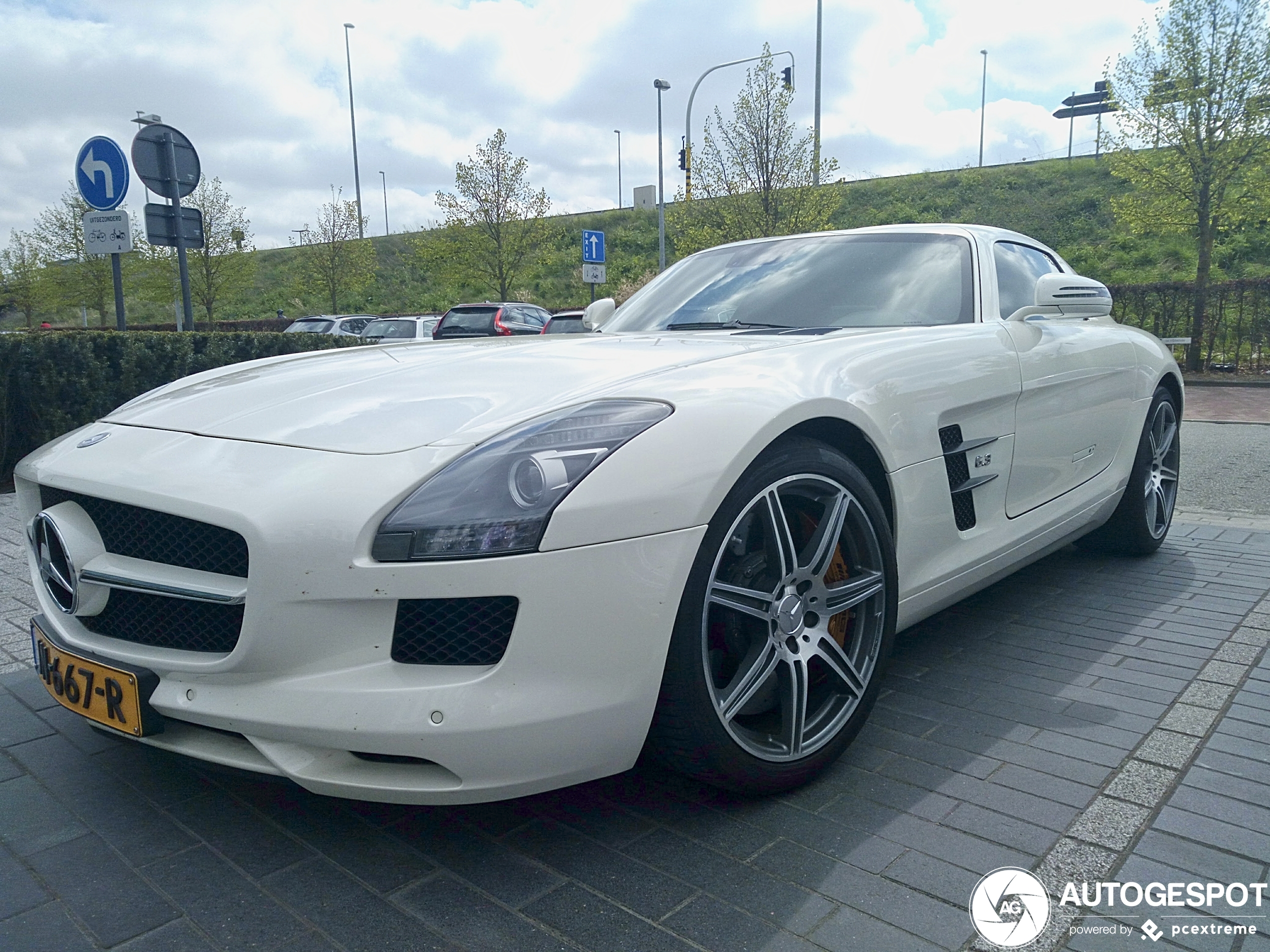 Mercedes-Benz SLS AMG