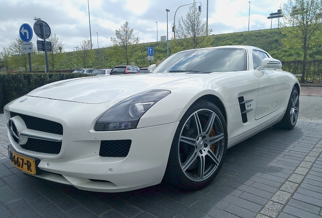 Mercedes-Benz SLS AMG