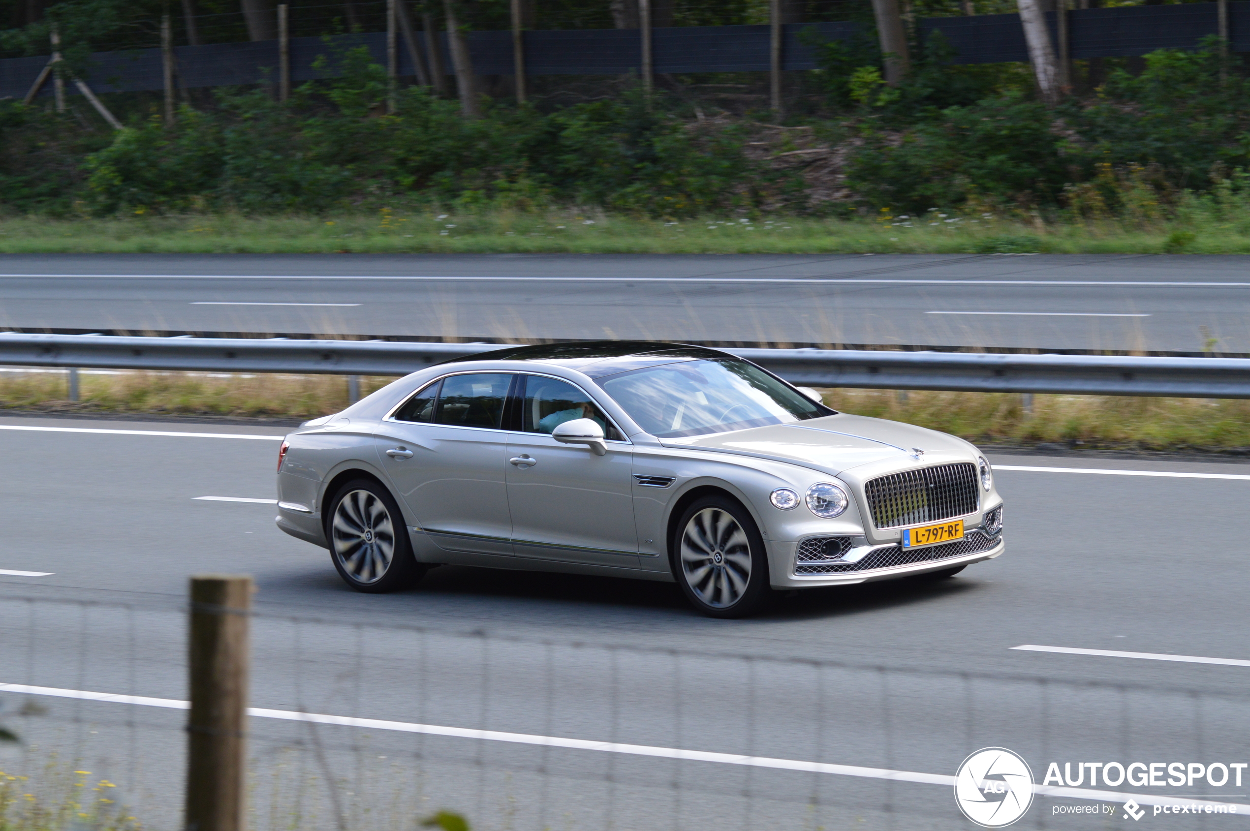 Bentley Flying Spur V8 2021