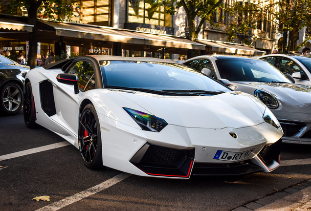 Lamborghini Aventador LP700-4 Pirelli Edition