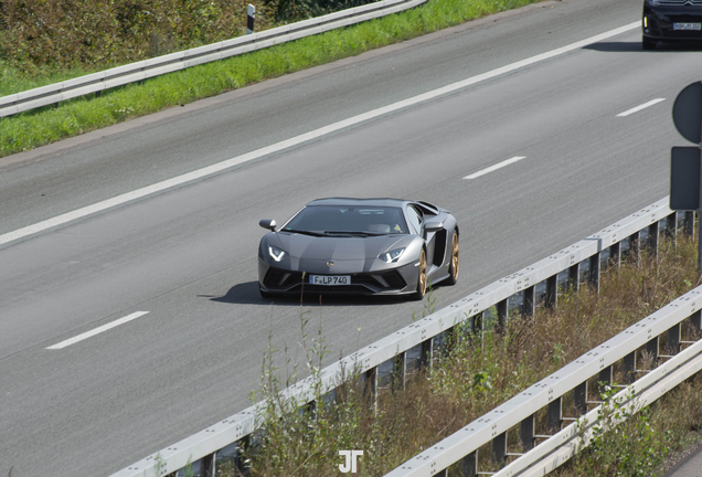 Lamborghini Aventador S LP740-4