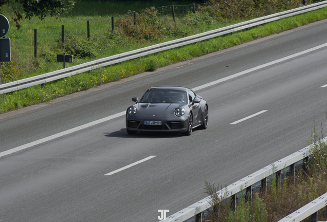 Porsche 992 Carrera 4S