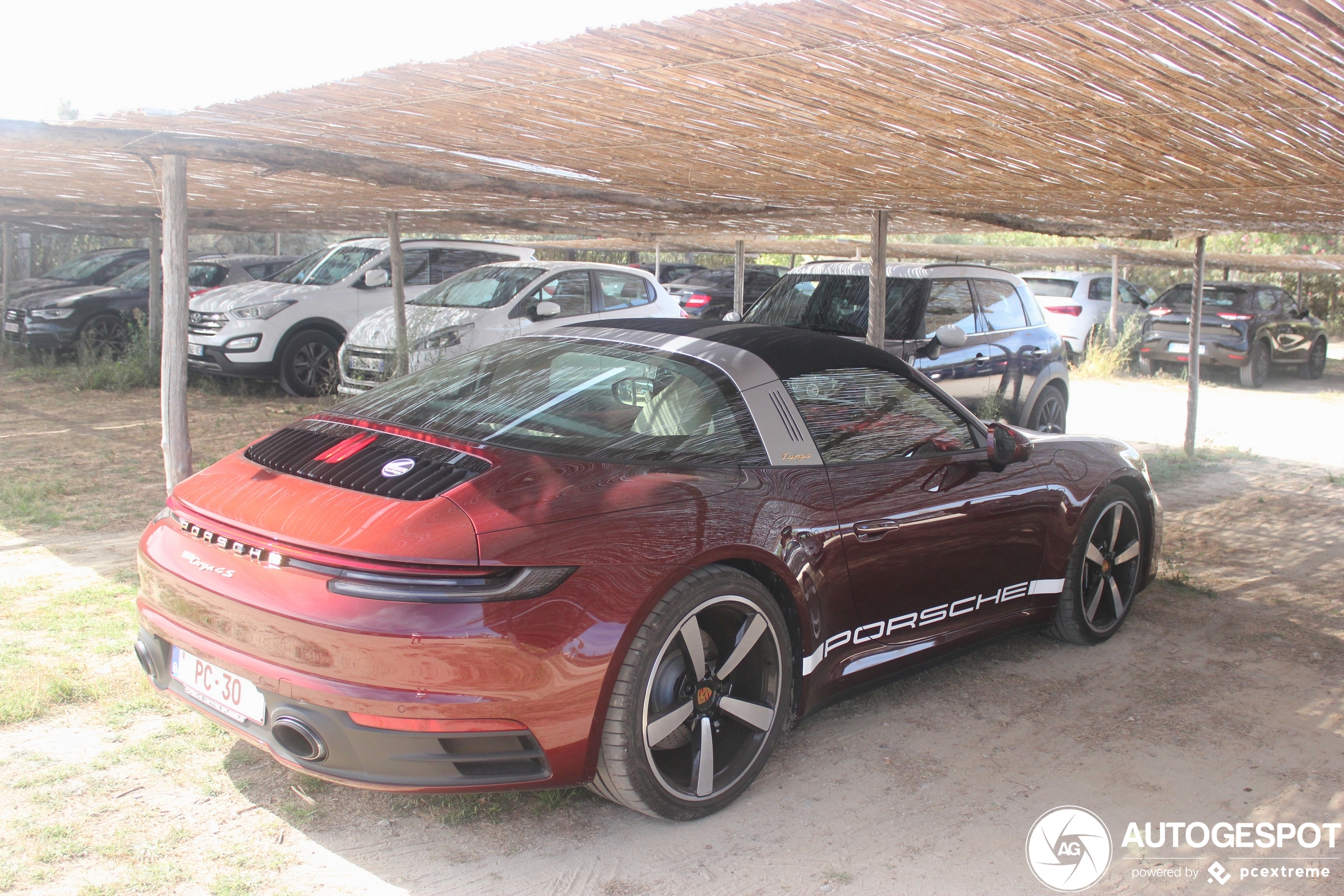 Porsche 992 Targa 4S Heritage Design Edition