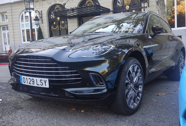 Aston Martin DBX