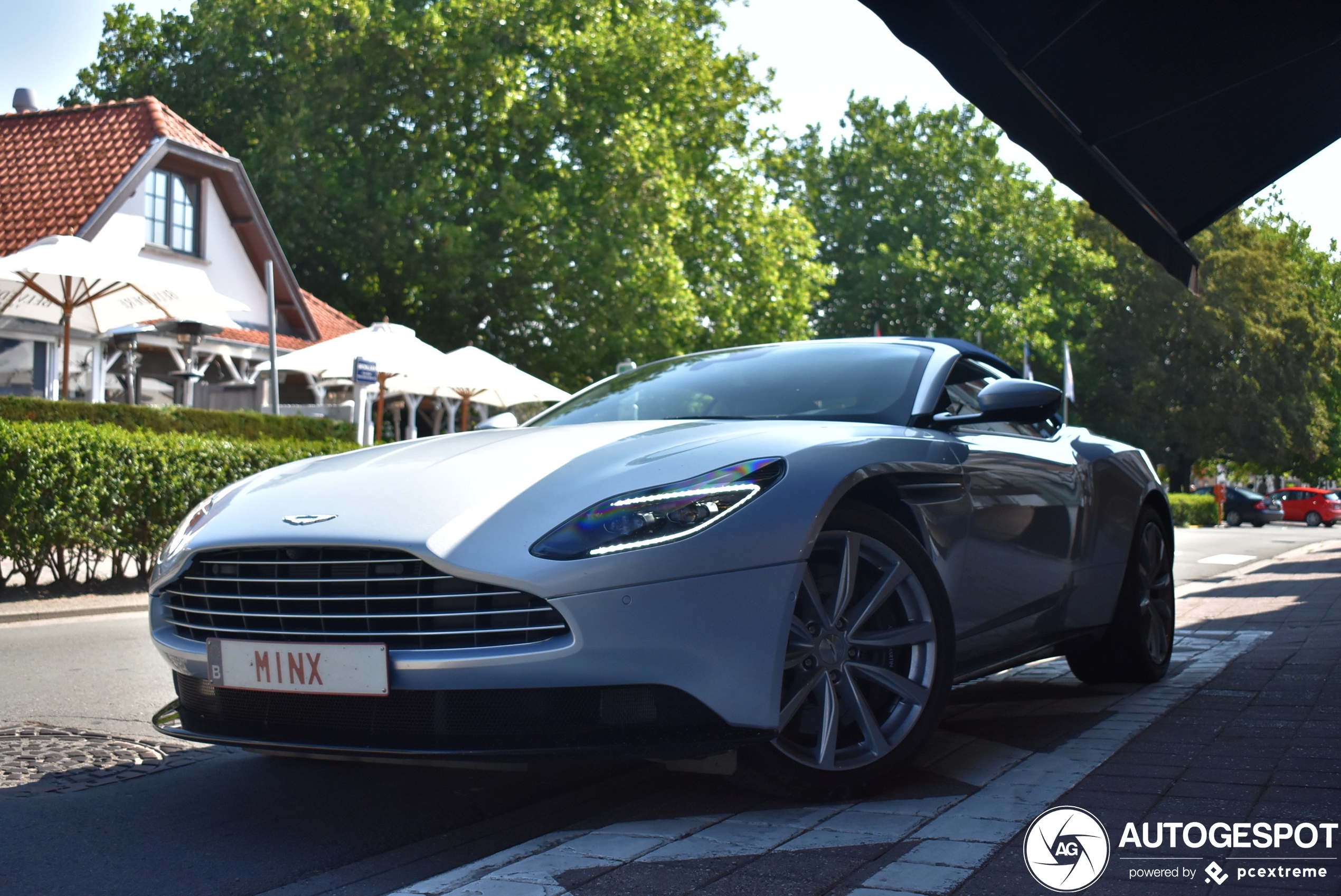 Aston Martin DB11 V8 Volante