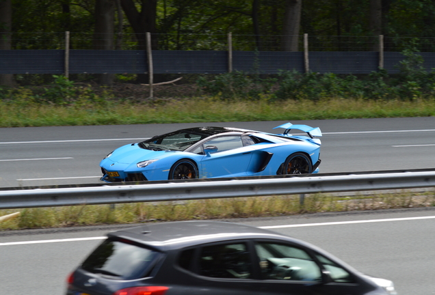 Lamborghini Aventador LP700-4 Roadster