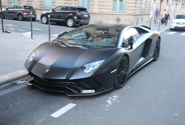 Lamborghini Aventador S LP740-4