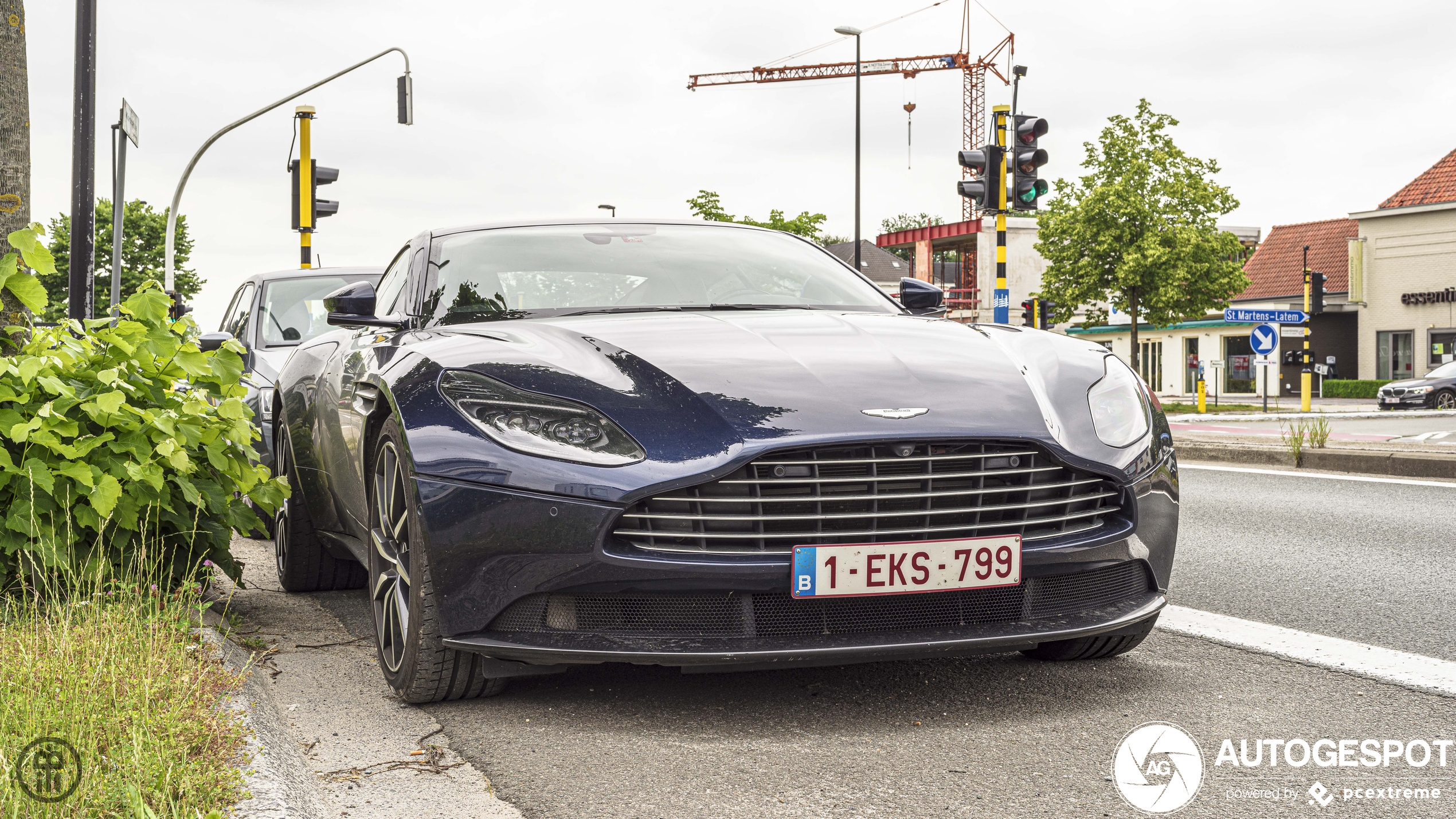 Aston Martin DB11 V8