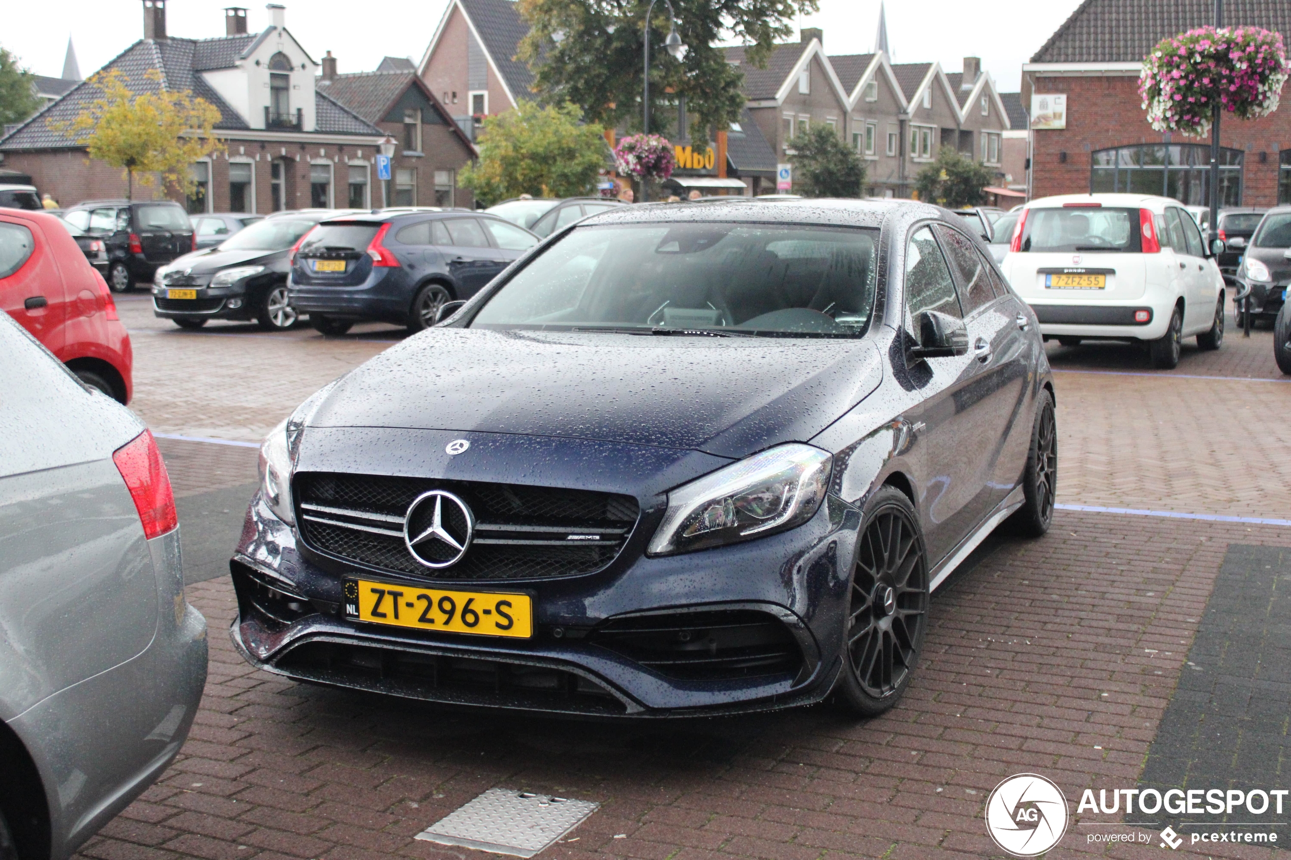 Mercedes-AMG A 45 W176 2015