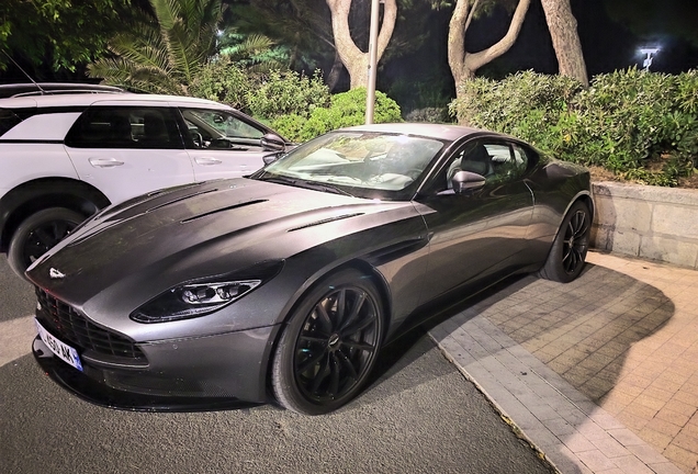 Aston Martin DB11 AMR