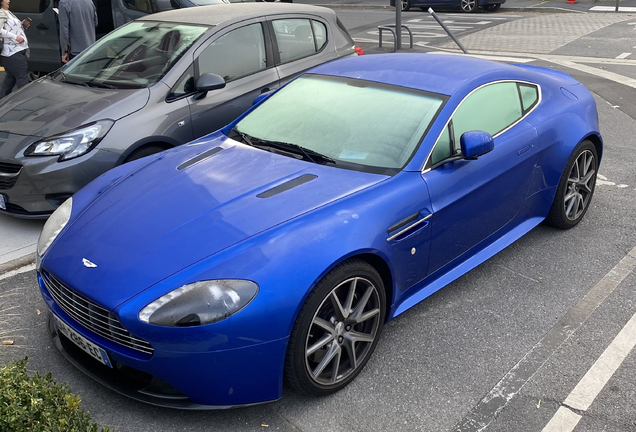 Aston Martin V8 Vantage 2012