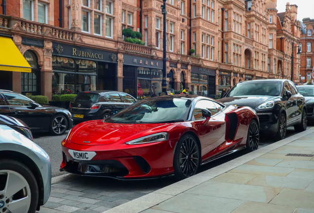 McLaren GT