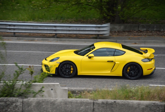 Porsche 718 Cayman GT4