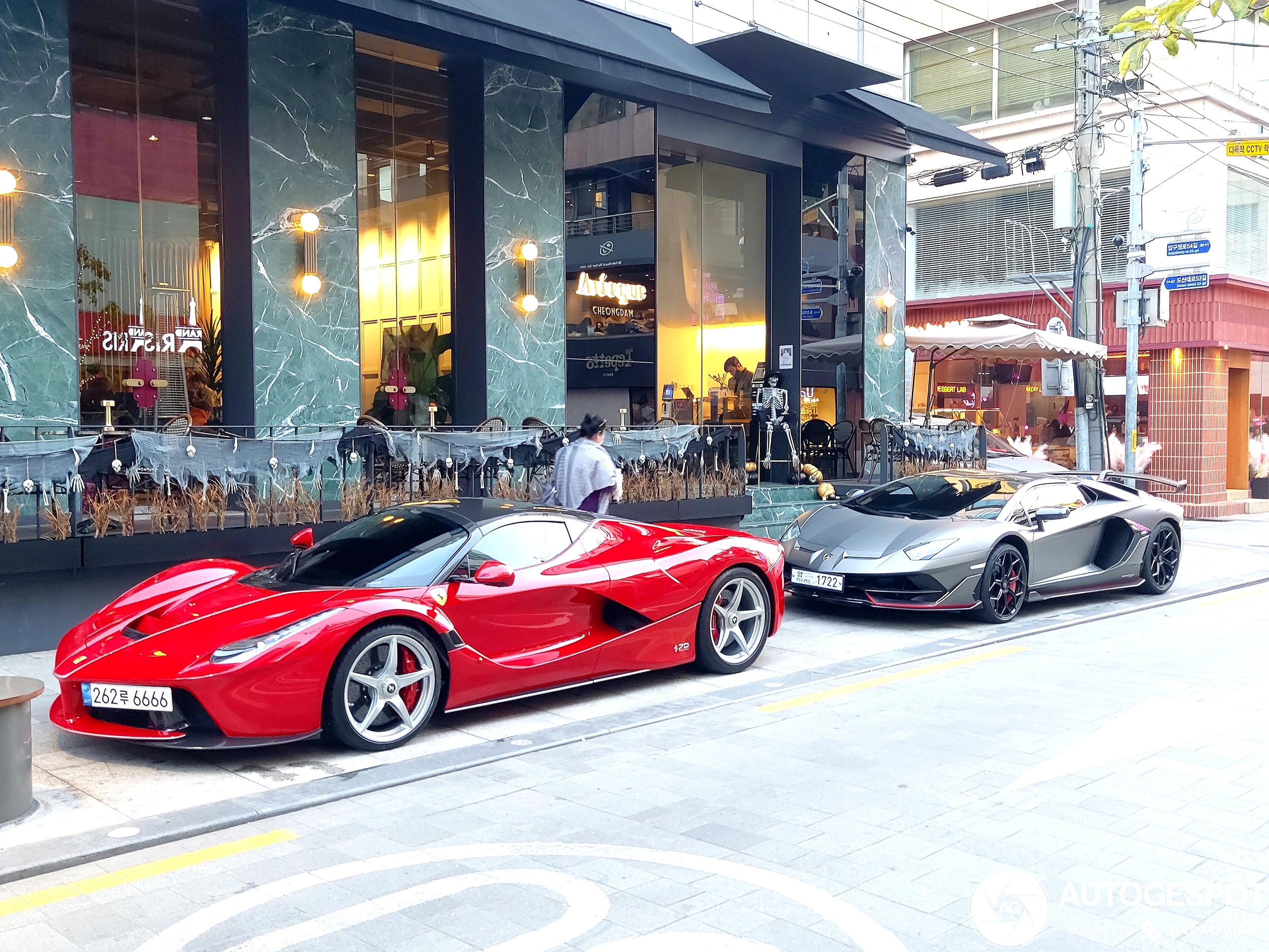 LaFerrari Aperta spotted in a scary environment