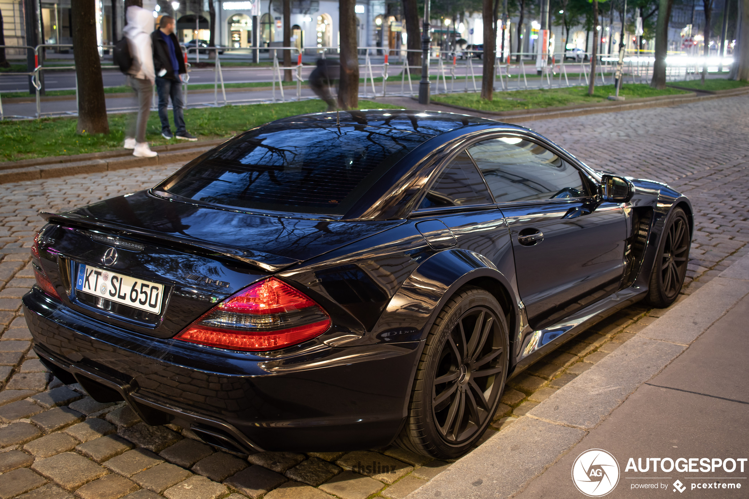 Monstrously wide: Mercedes-Benz SL 65 AMG Black Series