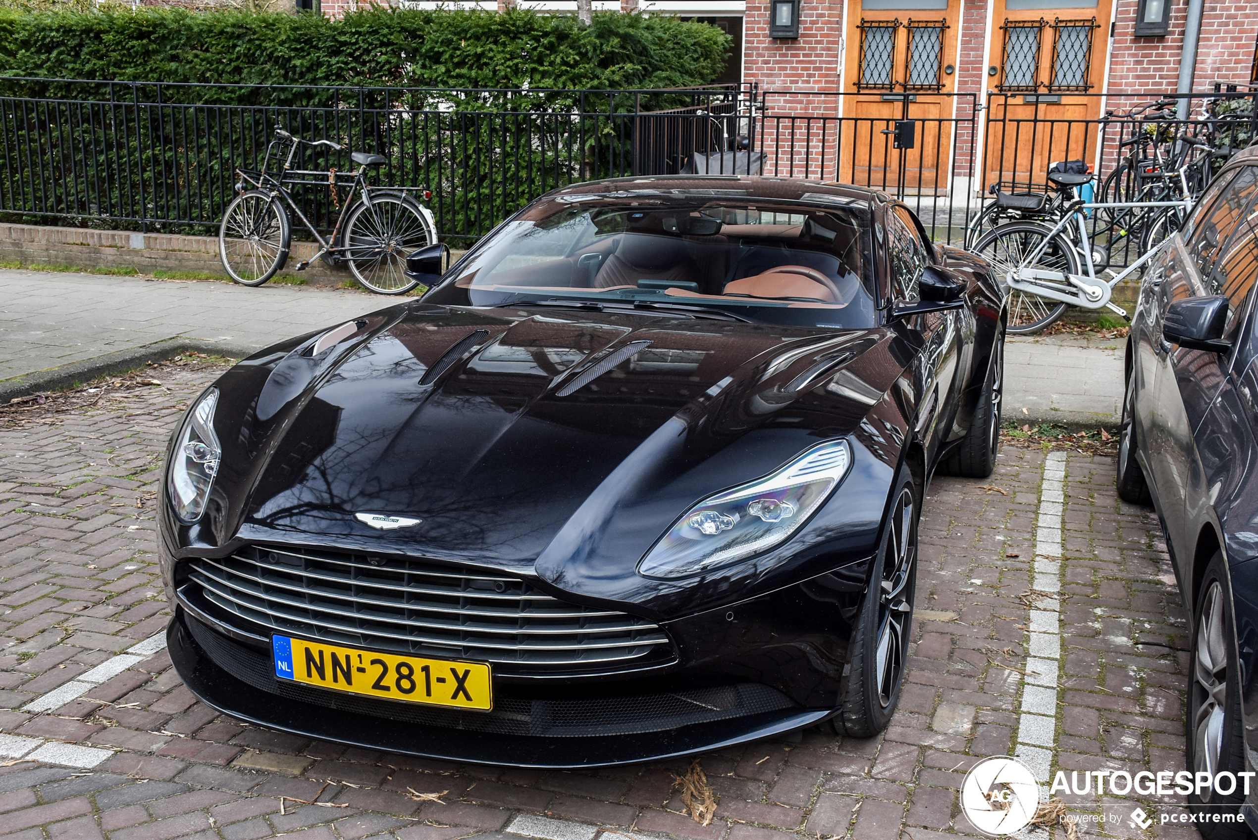 Aston Martin DB11