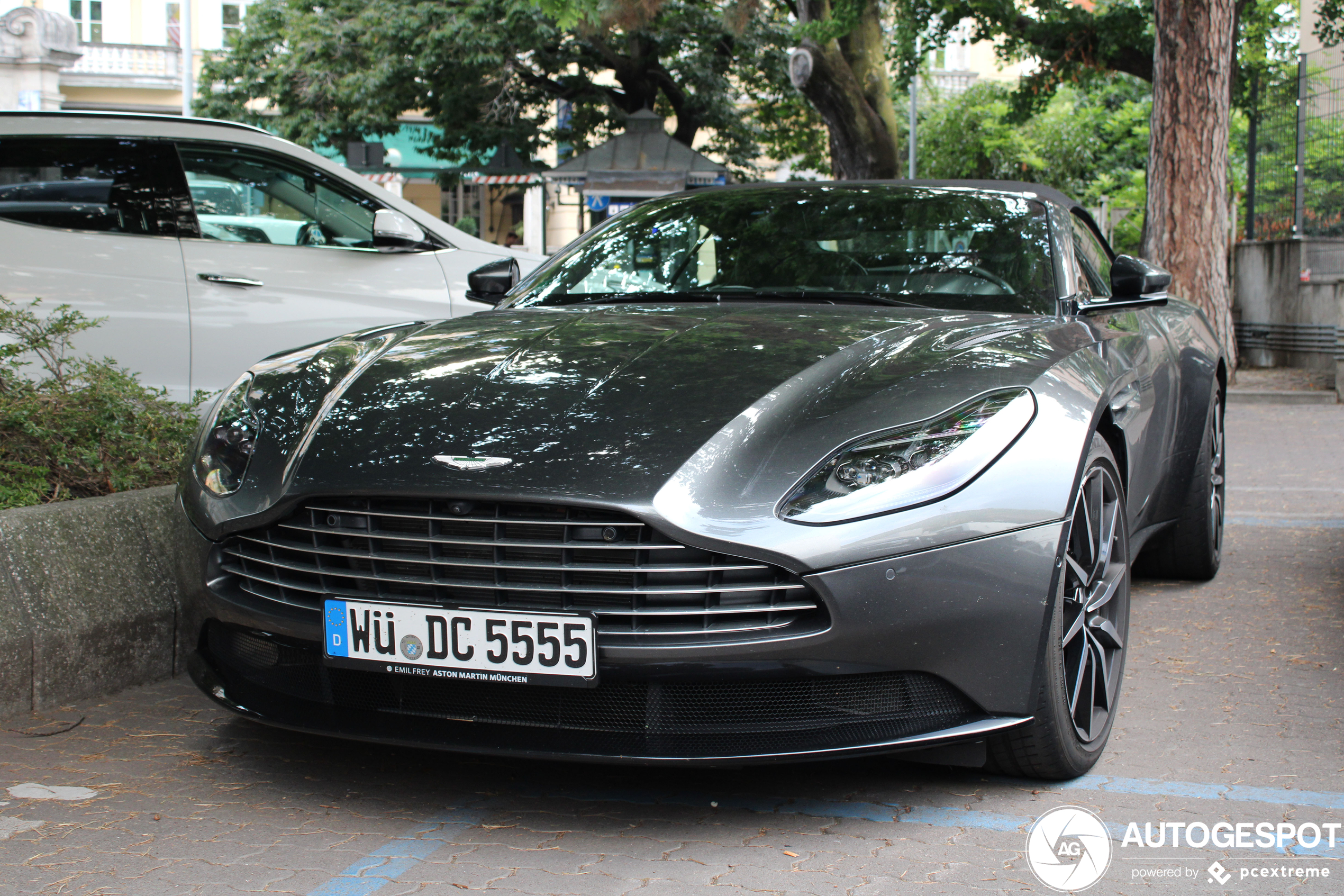 Aston Martin DB11 V8 Volante