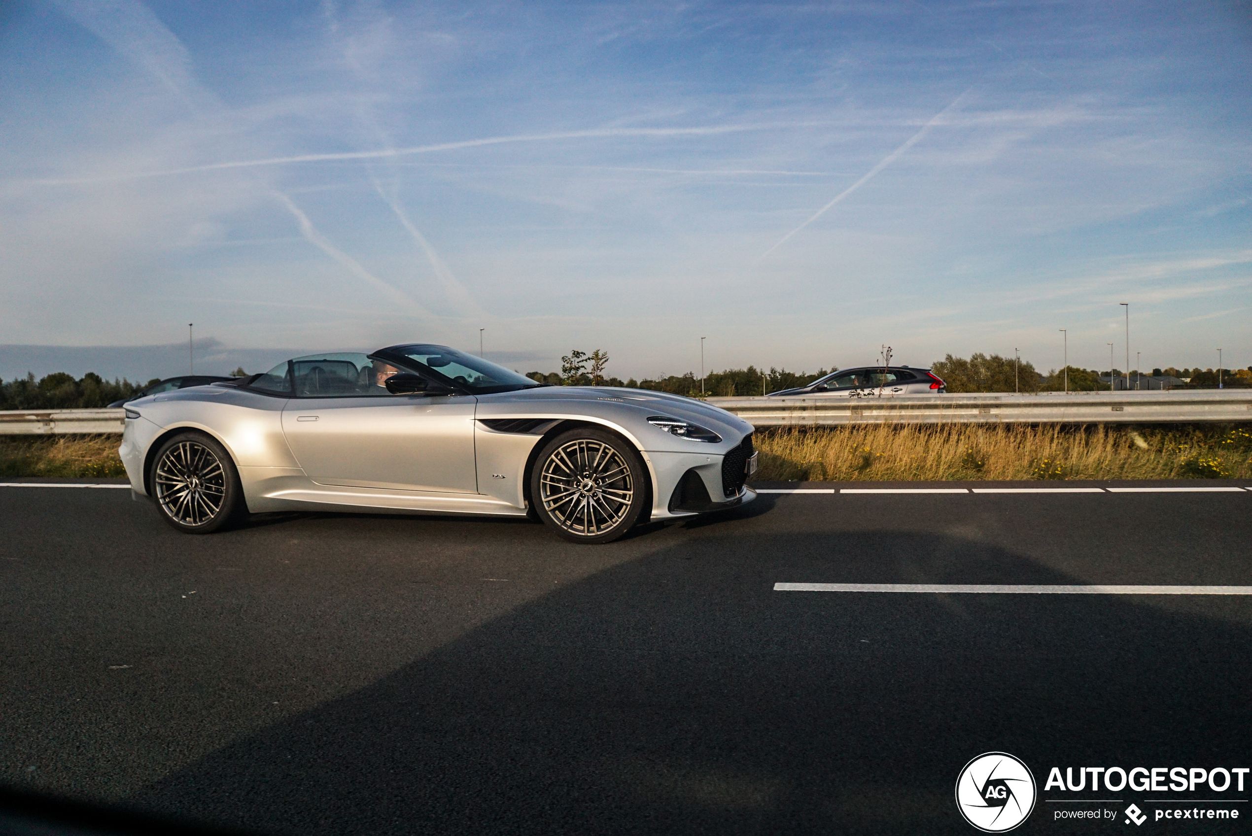 Aston Martin DBS Superleggera Volante