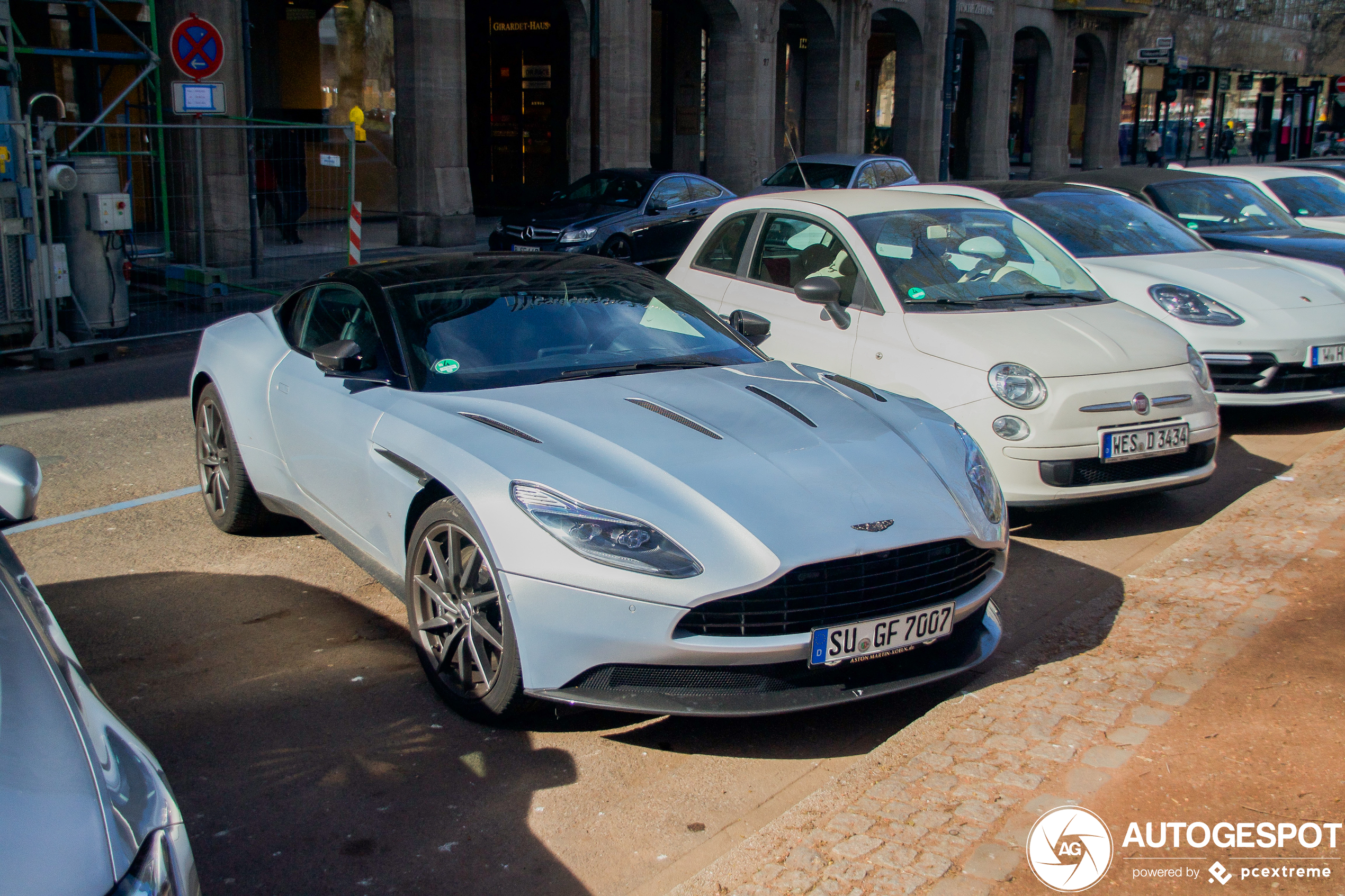 Aston Martin DB11 AMR