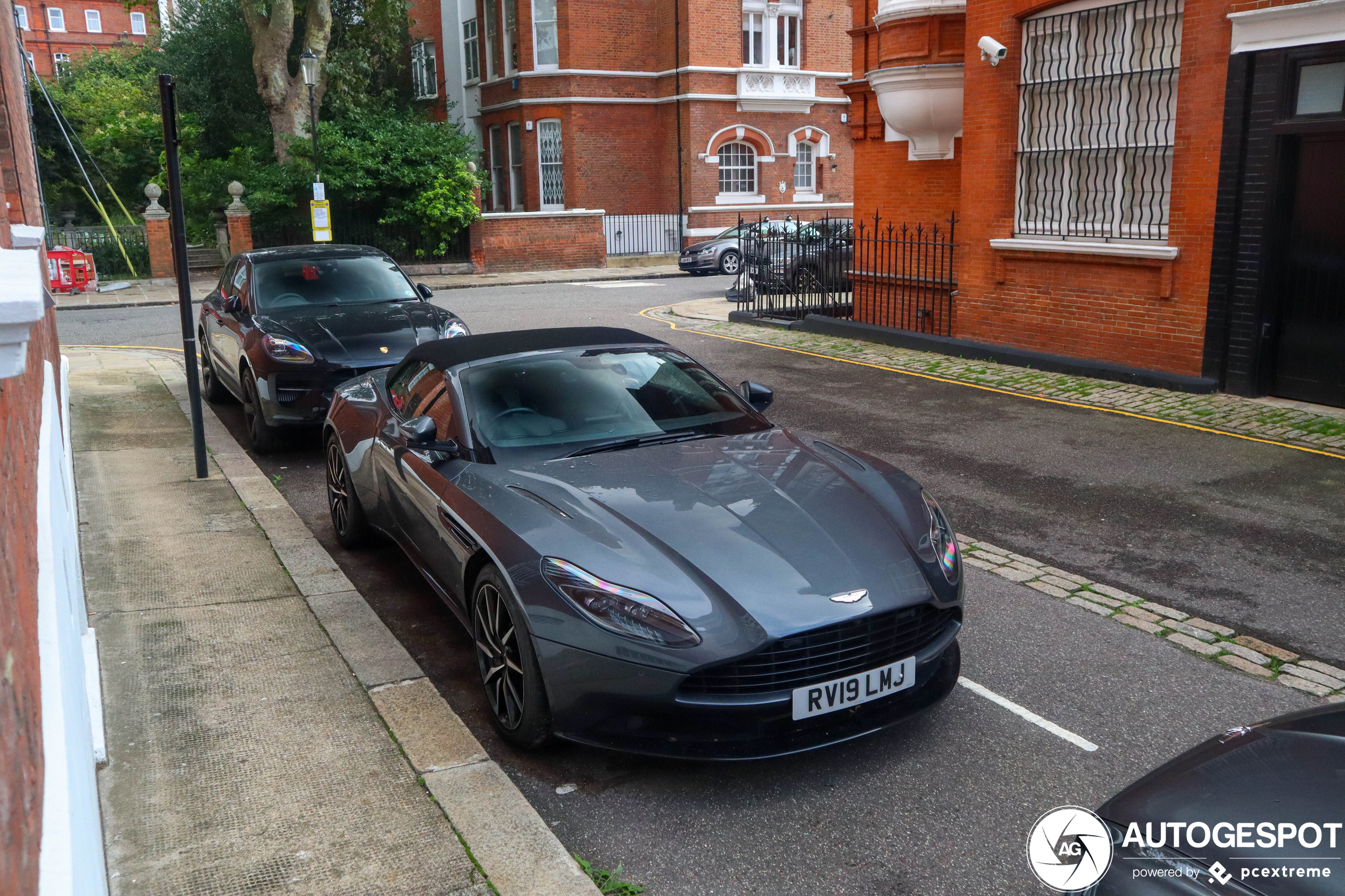 Aston Martin DB11 V8 Volante