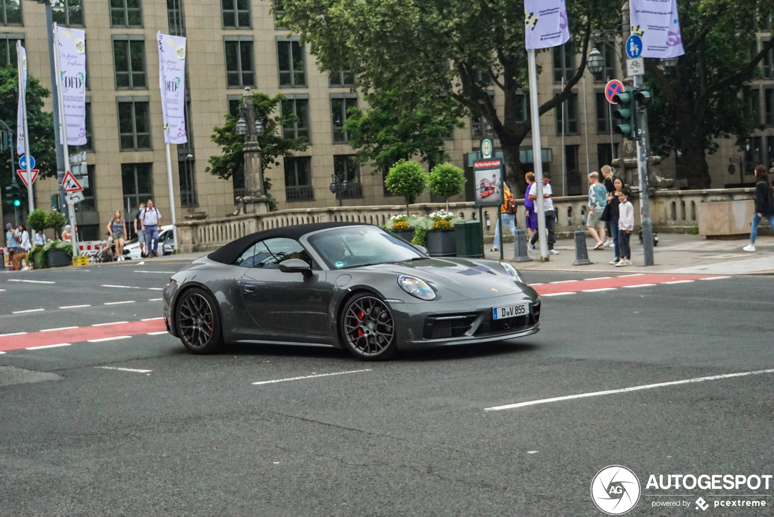 Porsche 992 Carrera 4S Cabriolet