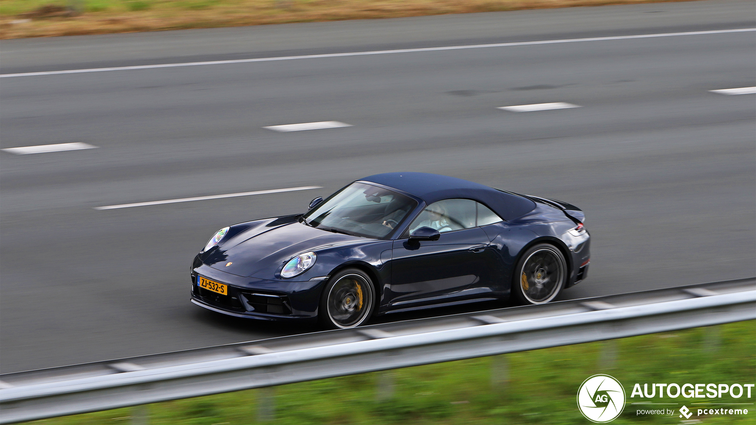 Porsche 992 Carrera 4S Cabriolet