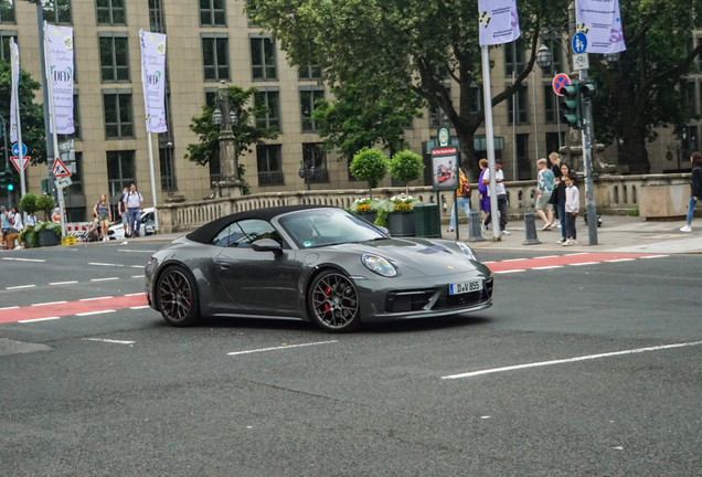 Porsche 992 Carrera 4S Cabriolet