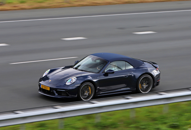 Porsche 992 Carrera 4S Cabriolet