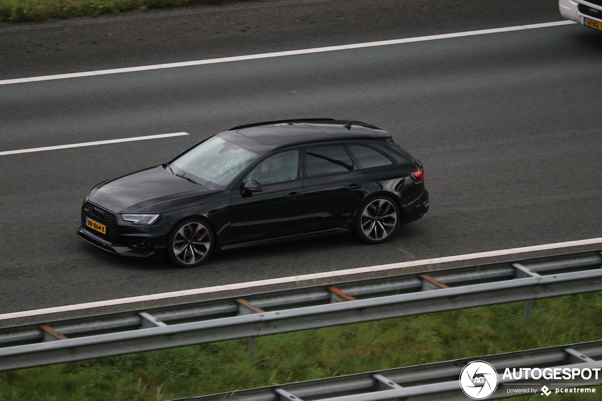 Audi RS4 Avant B9