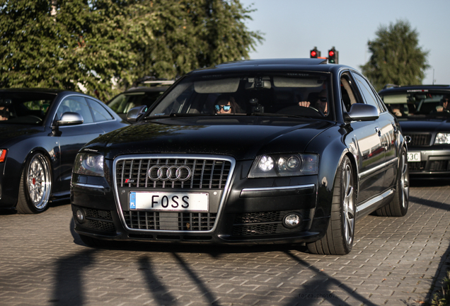 Audi S8 D3