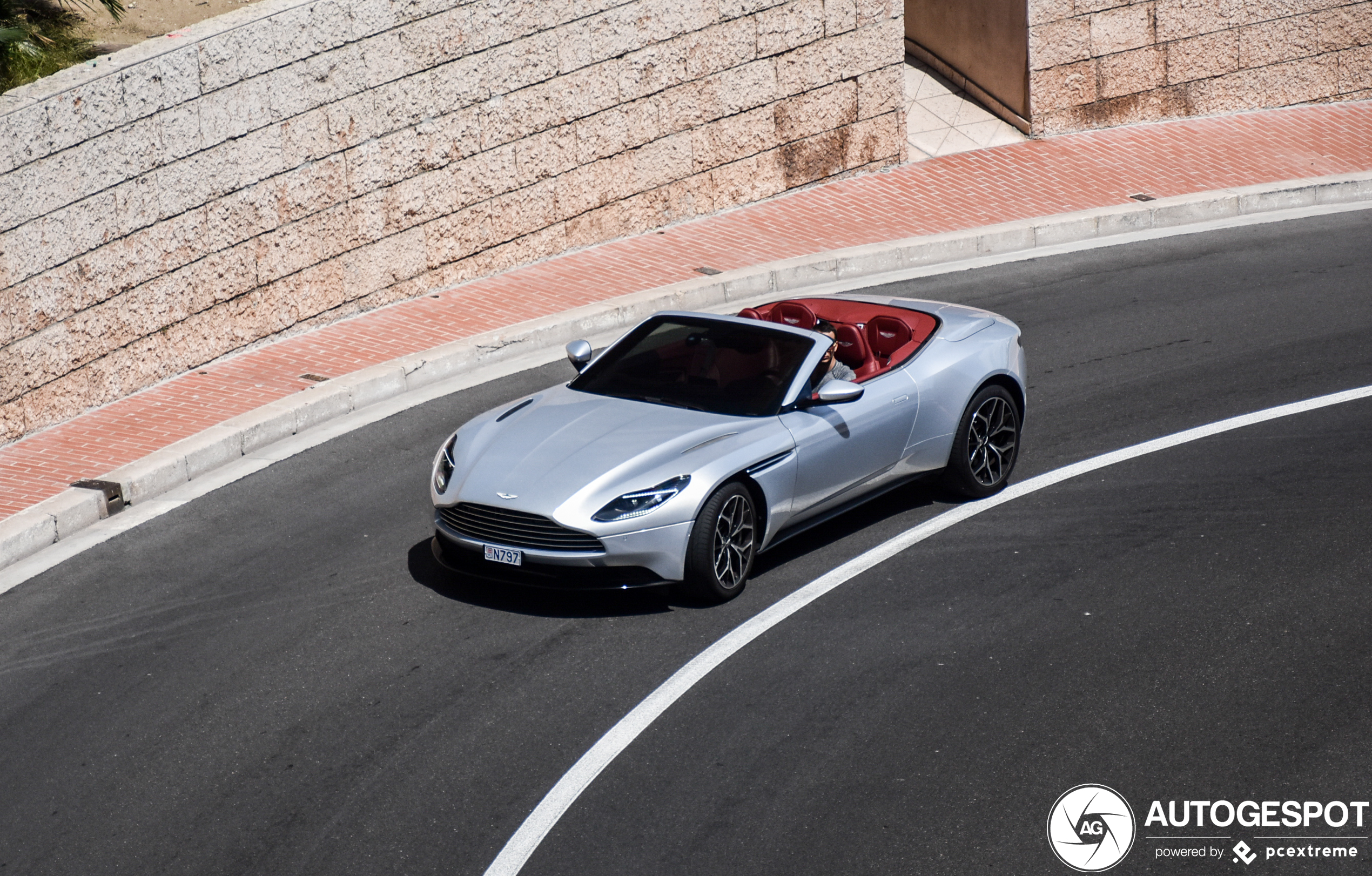 Aston Martin DB11 V8 Volante