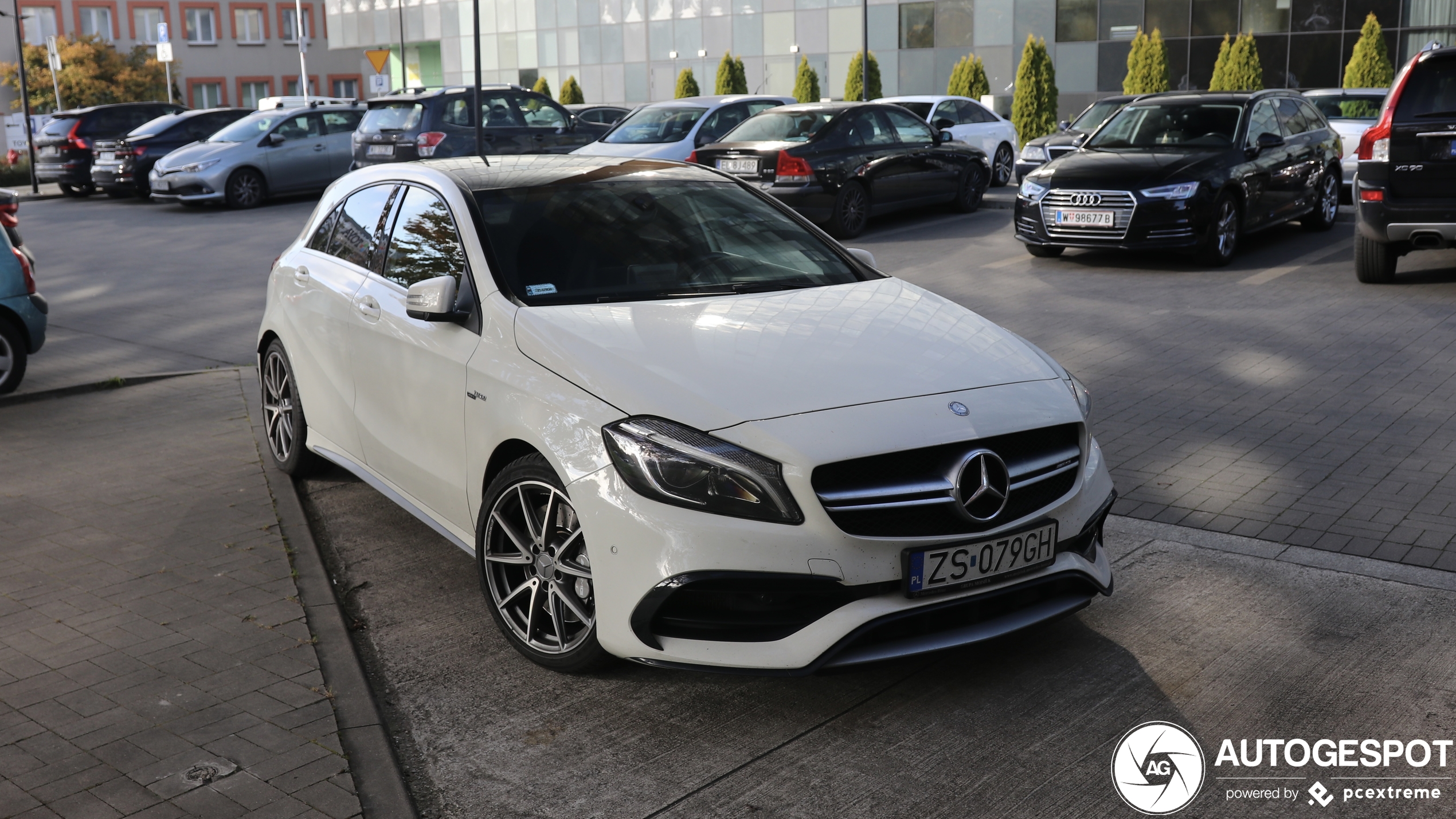 Mercedes-AMG A 45 W176 2015