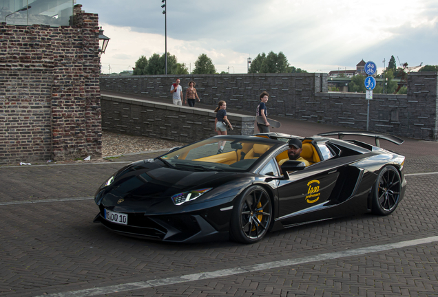 Lamborghini Aventador LP700-4 Roadster