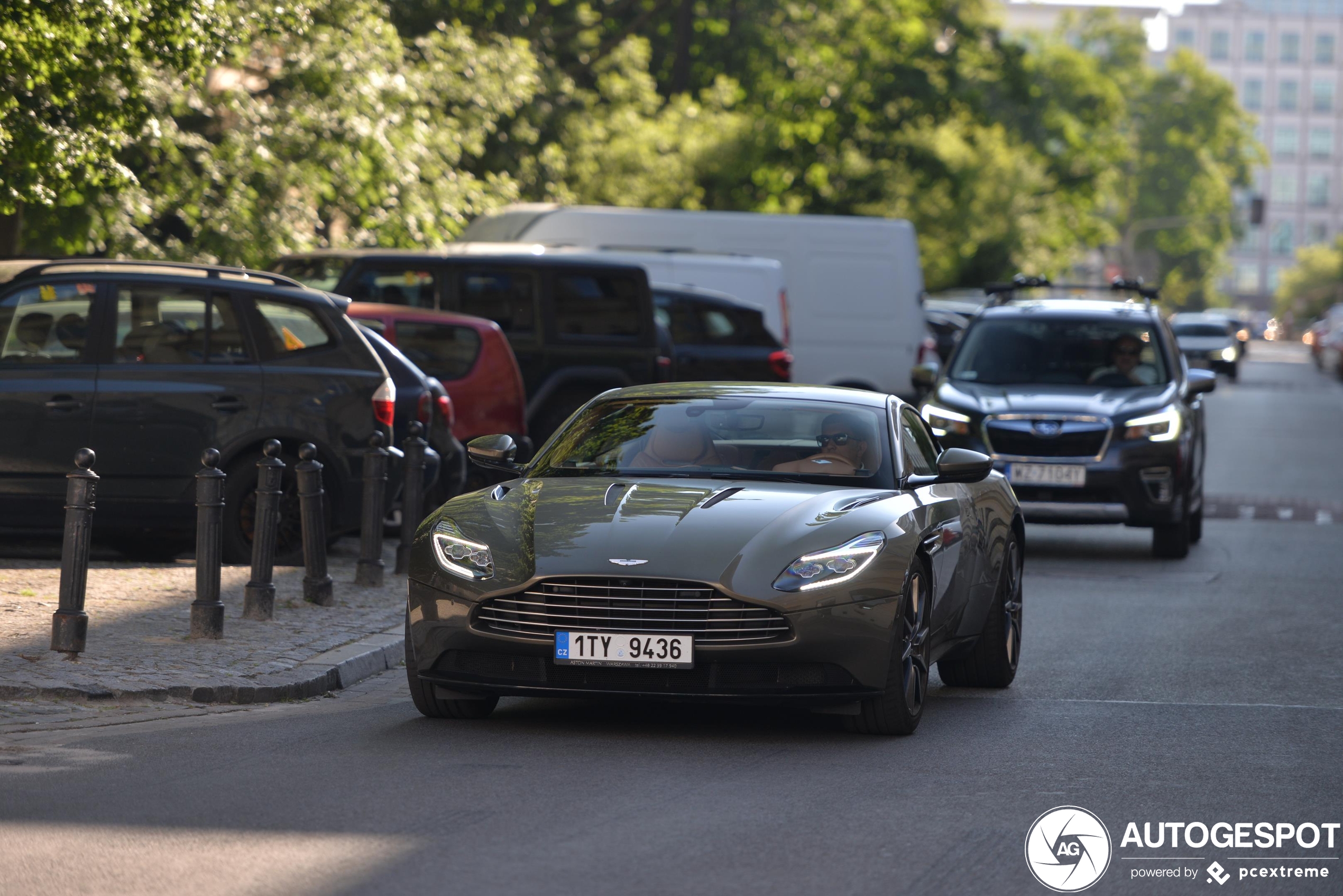 Aston Martin DB11