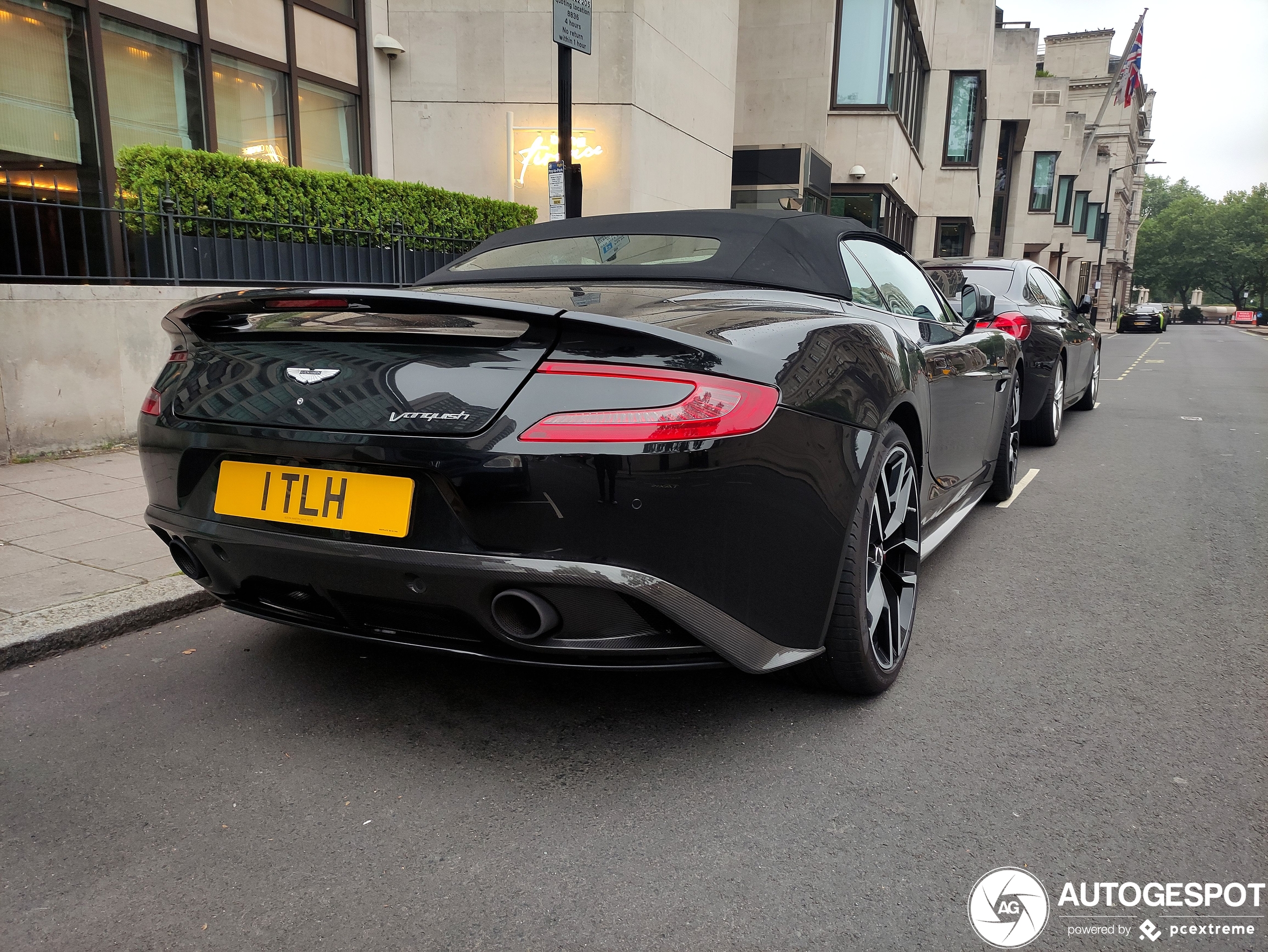 Aston Martin Vanquish Volante