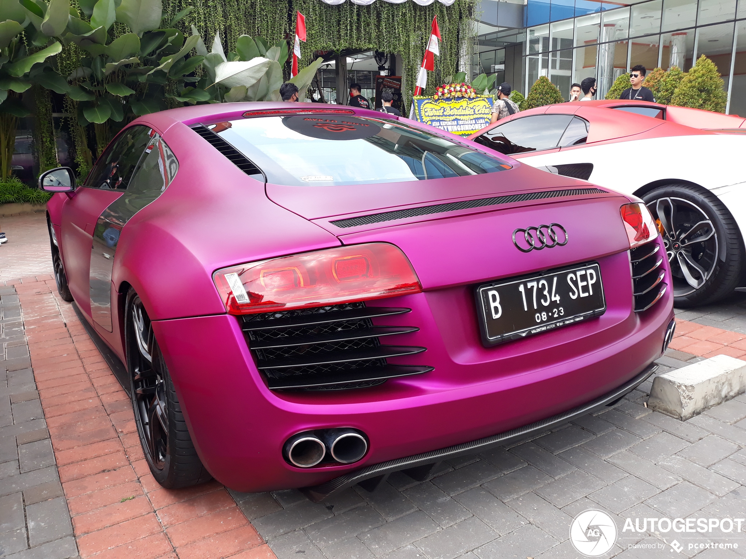 Magenta Audi R8 Audi R8 - 25 October 2021 - Autogespot