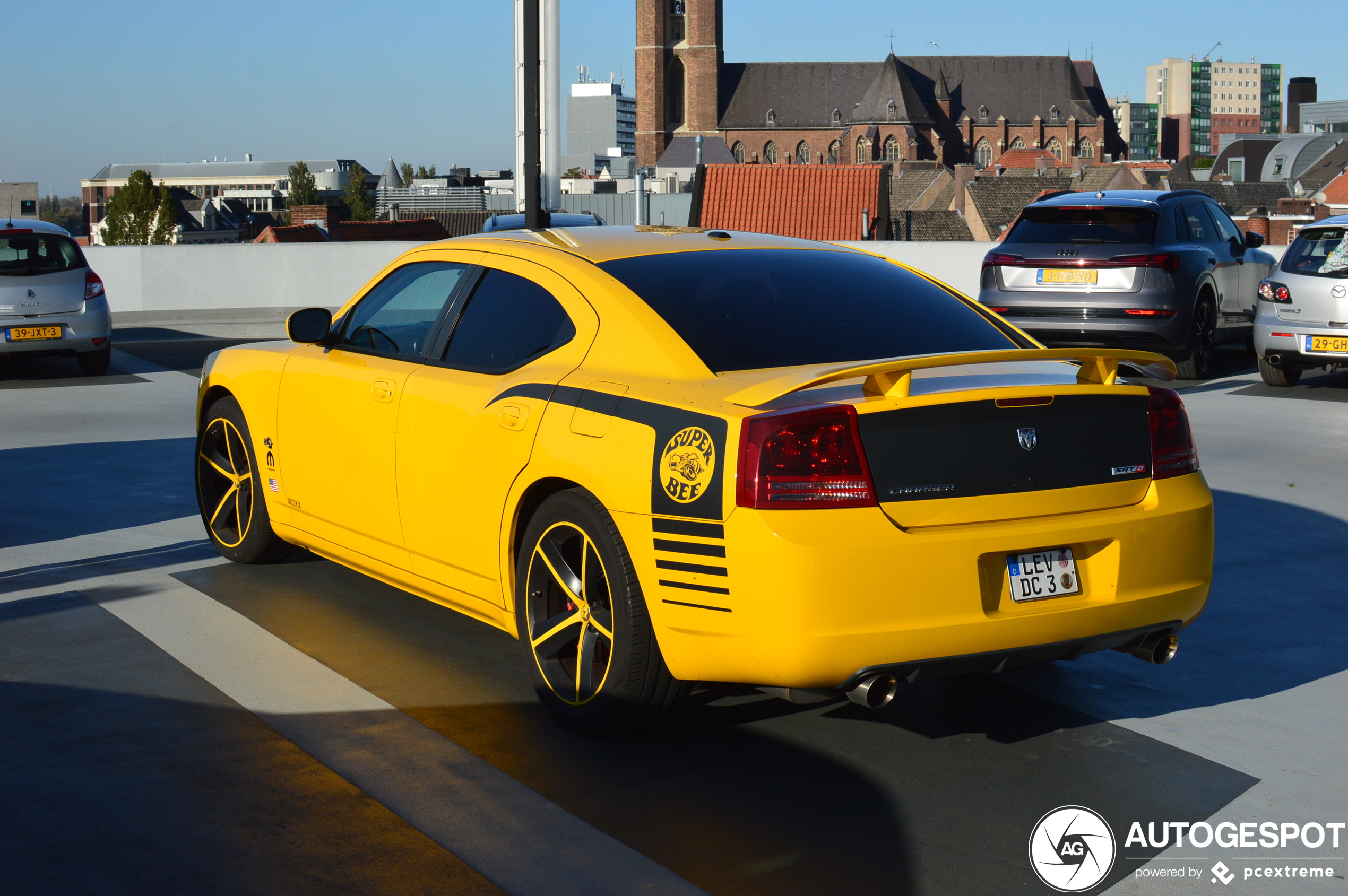 Dodge Charger SRT-8 Super Bee