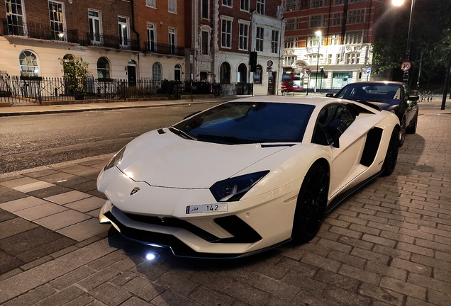 Lamborghini Aventador S LP740-4