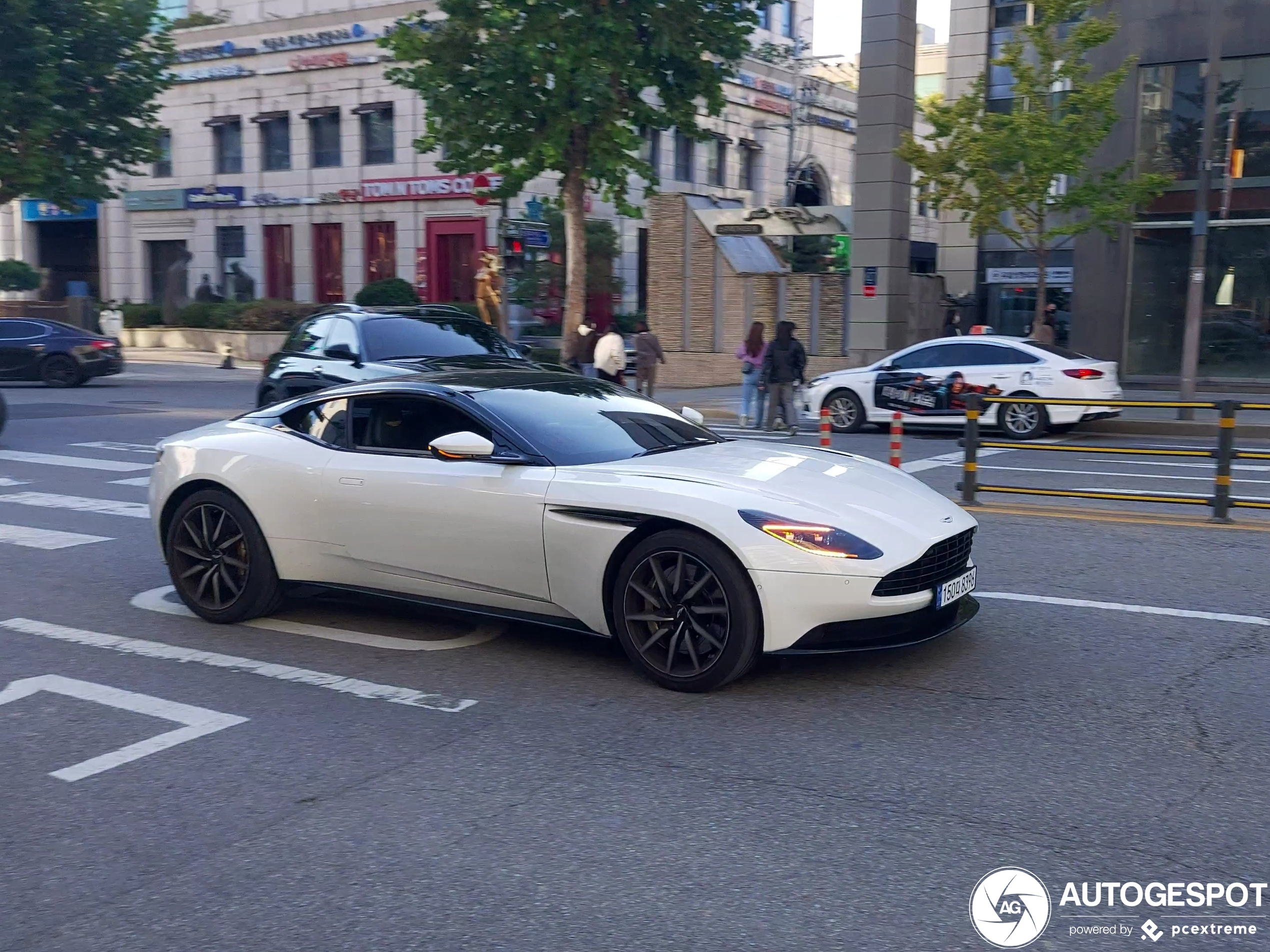 Aston Martin DB11 V8