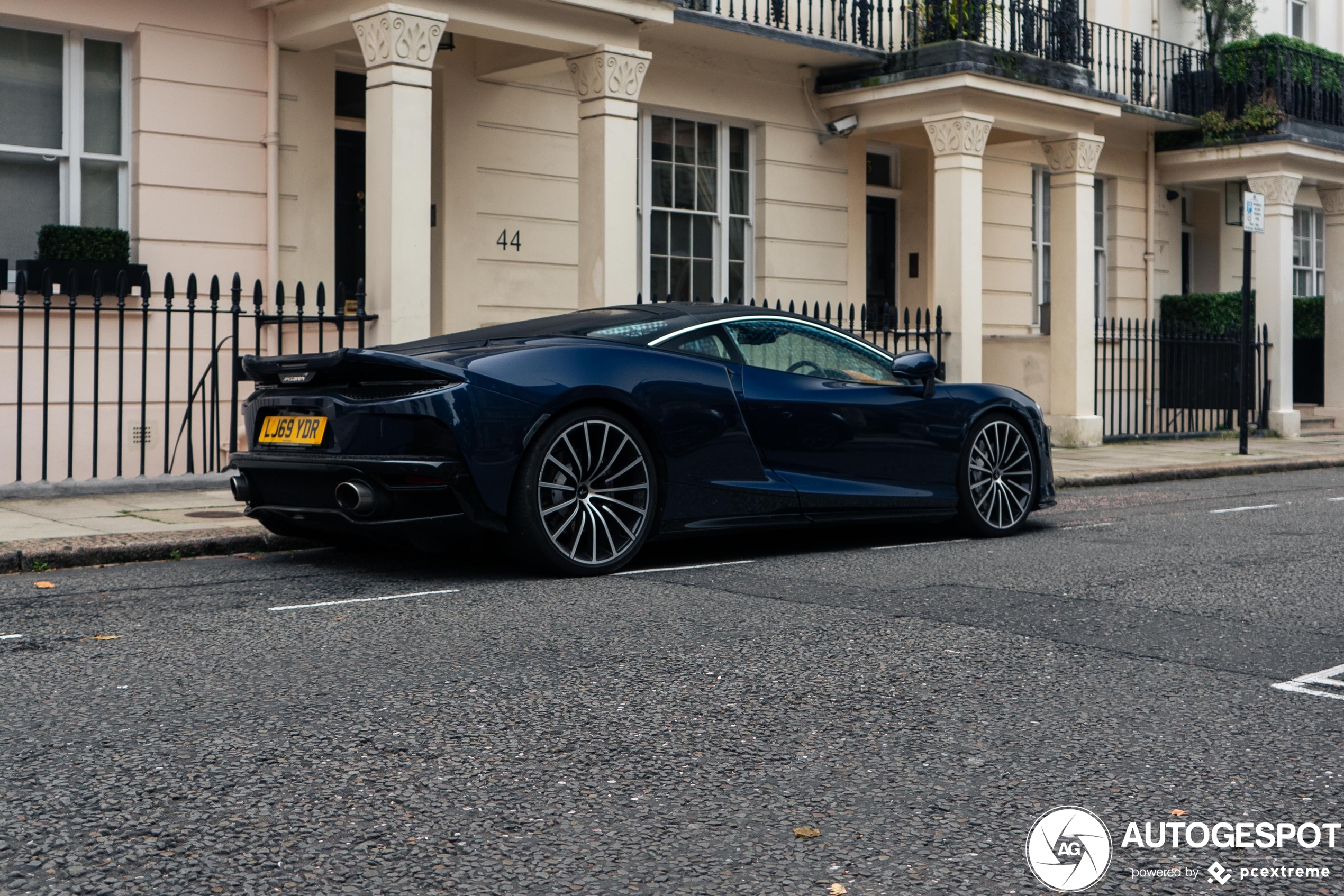 McLaren GT