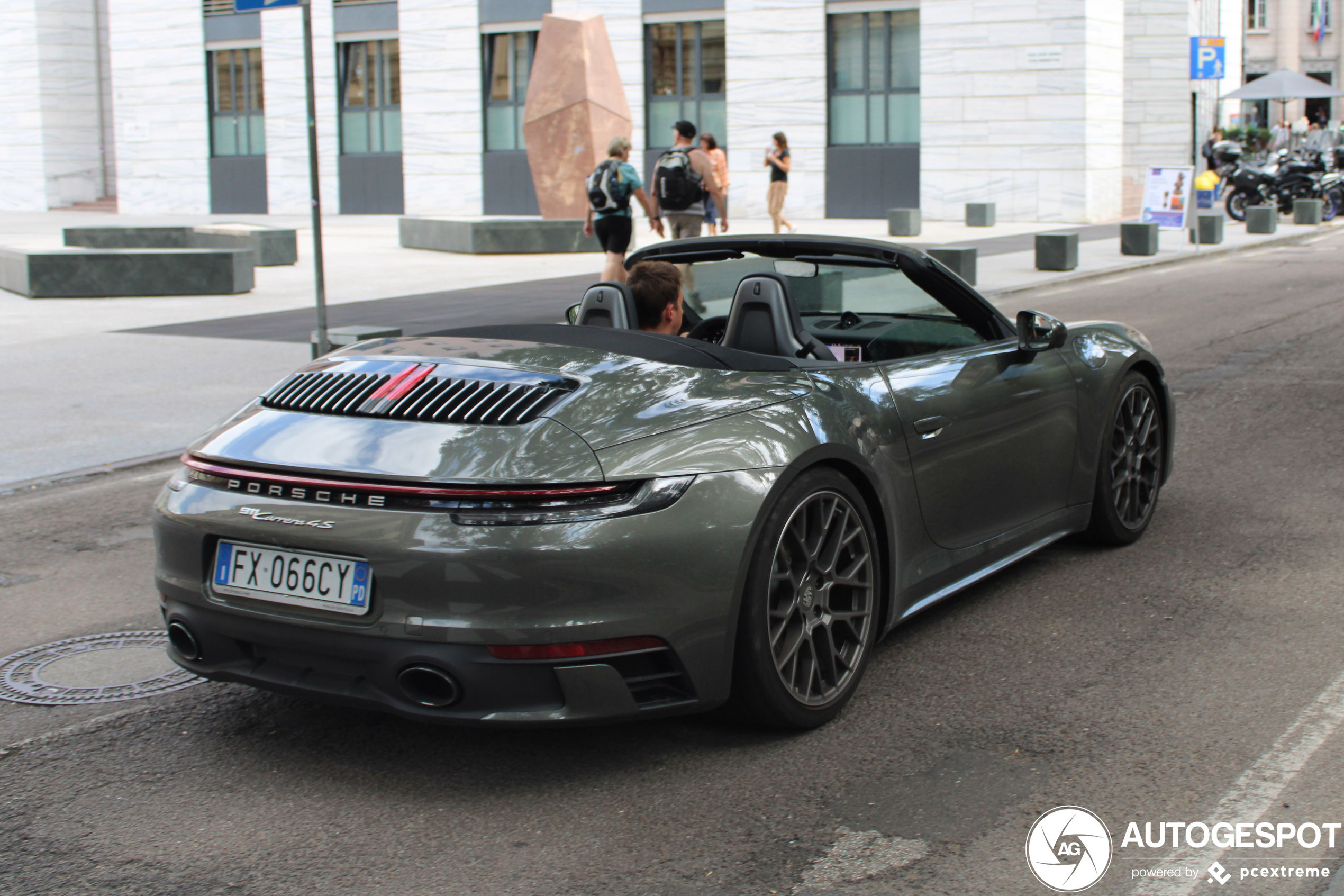 Porsche 992 Carrera 4S Cabriolet