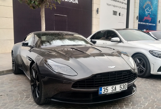 Aston Martin DB11 AMR