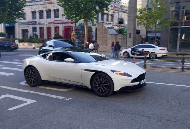 Aston Martin DB11 V8