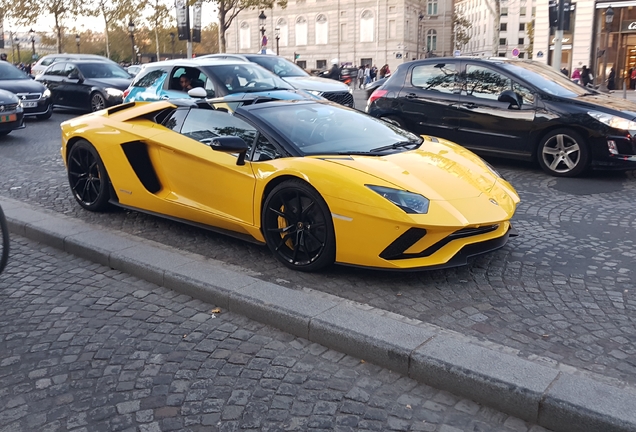 Lamborghini Aventador S LP740-4 Roadster