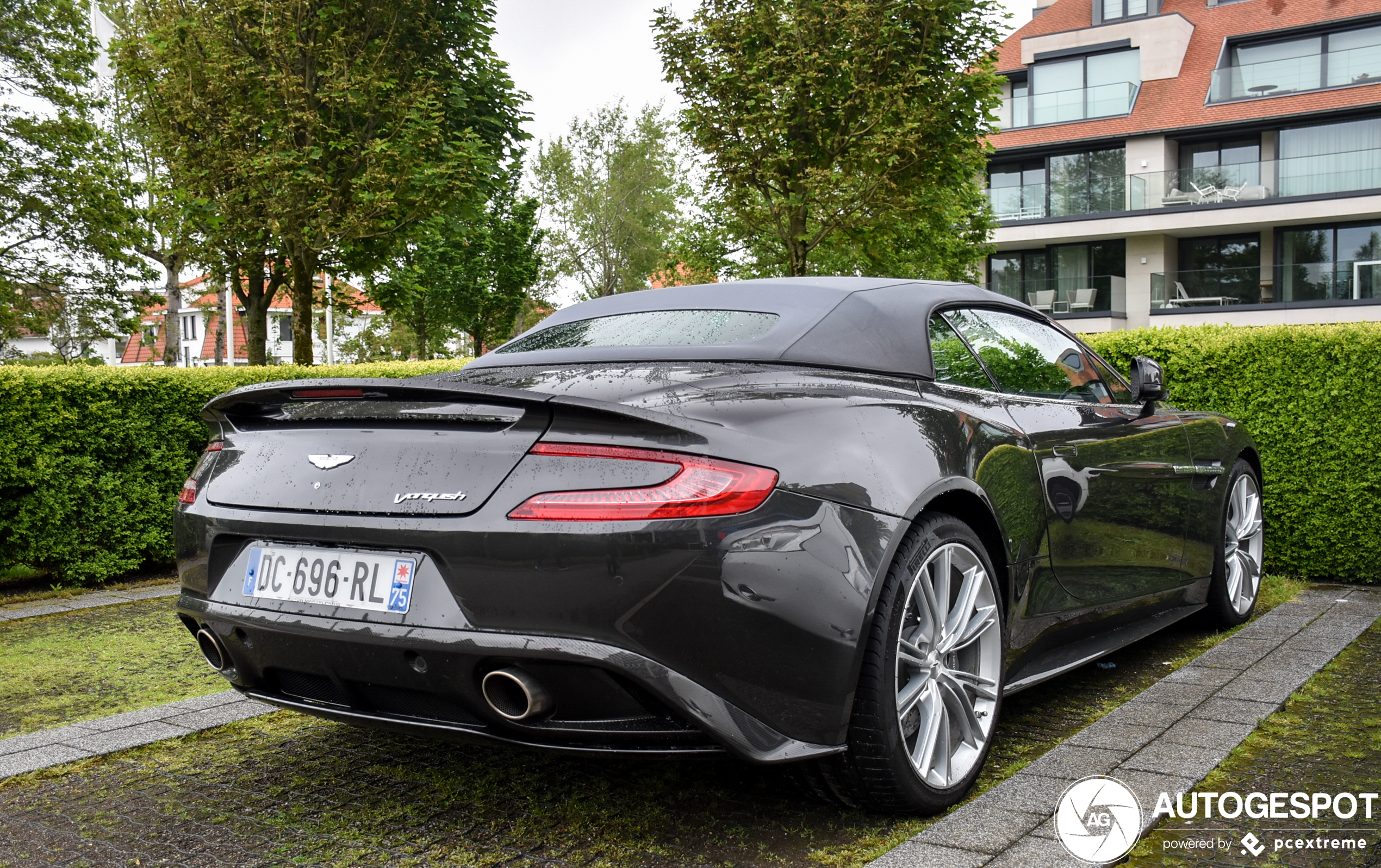 Aston Martin Vanquish Volante