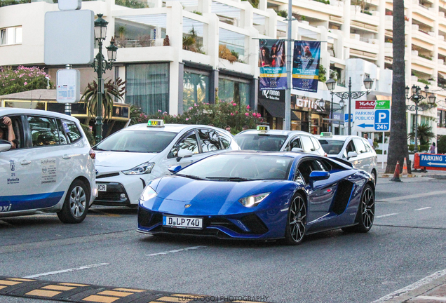 Lamborghini Aventador S LP740-4