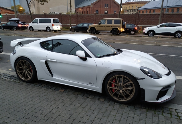 Porsche 718 Cayman GT4