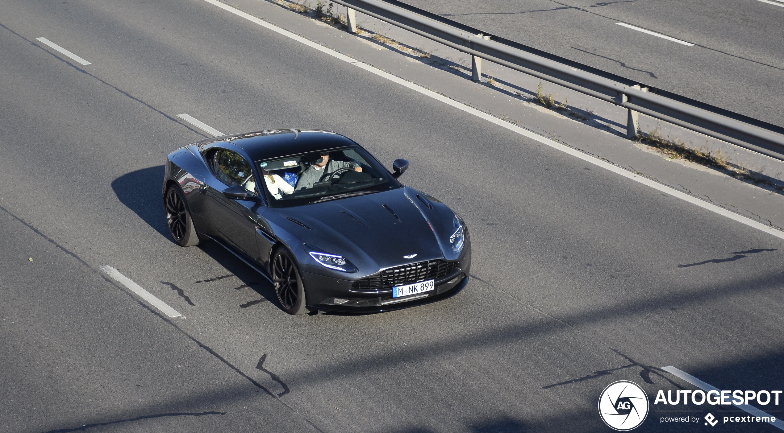 Aston Martin DB11